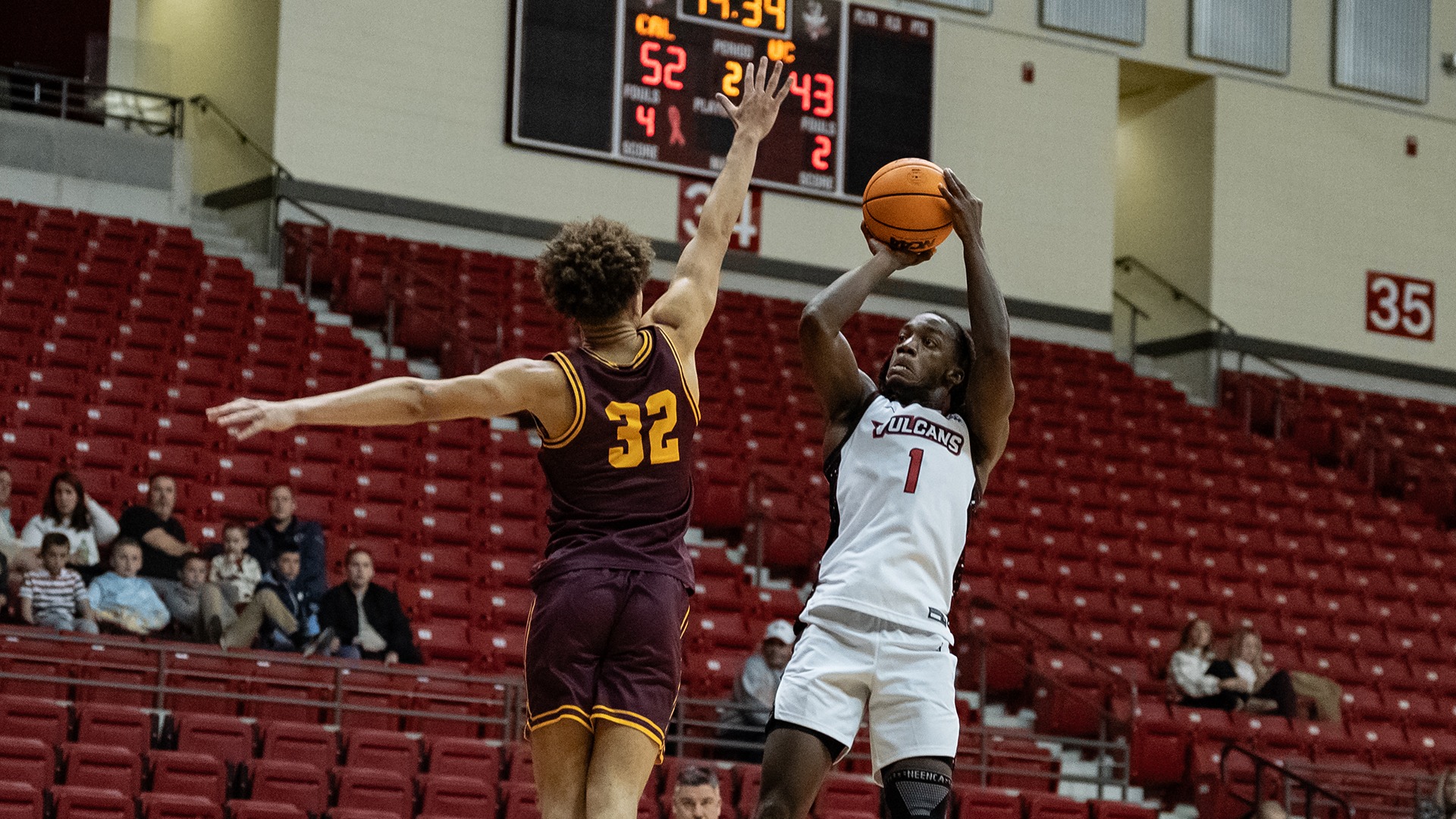 arnett jumper vs uc 2025