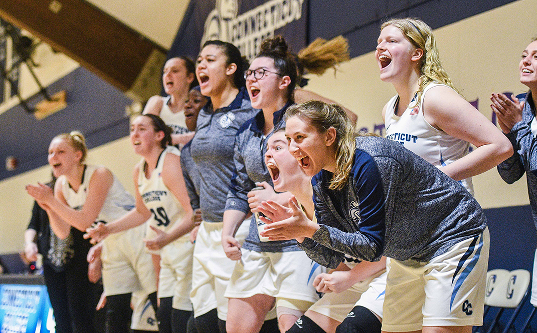 Women's Basketball Downs Hamilton on the Road Connecticut College