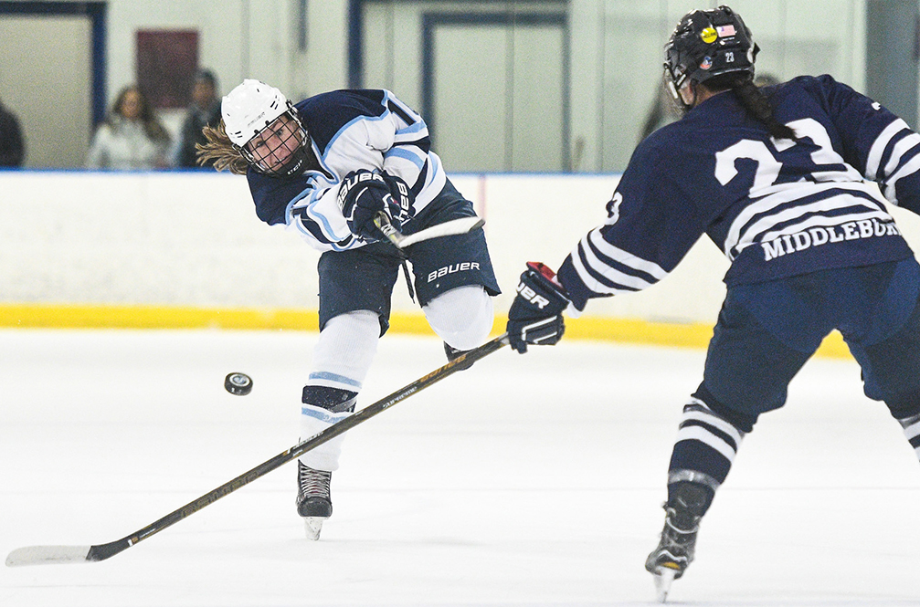 Women's Ice Hockey Powers Its Way Past Trinity Connecticut College