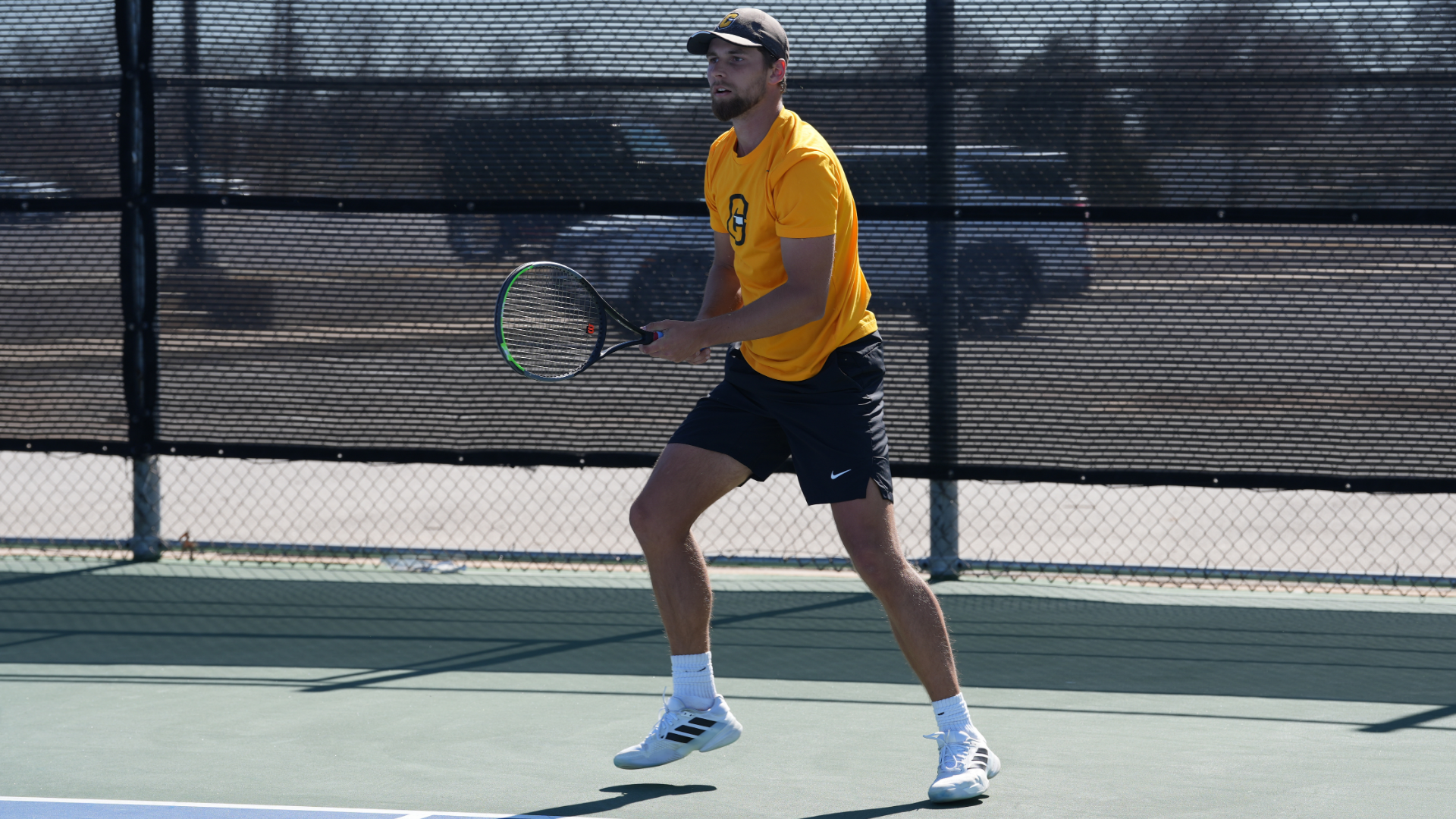 Men's tennis player preparing to hit a return