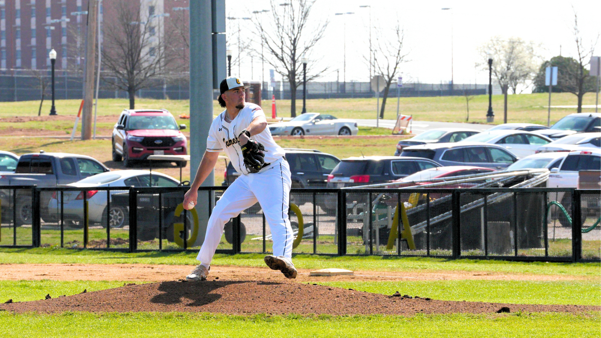 Baseball Player Nick Oliveira pitching to UT Dallas