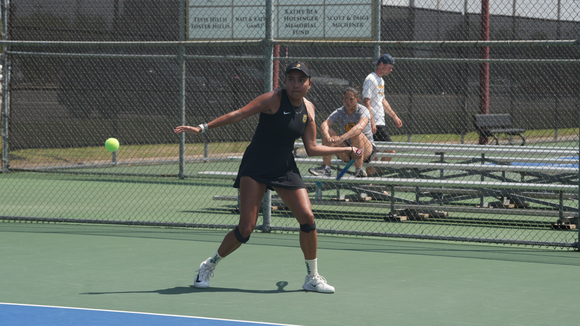 Women's tennis player Daniela Maldonado preparing to hit a forehand