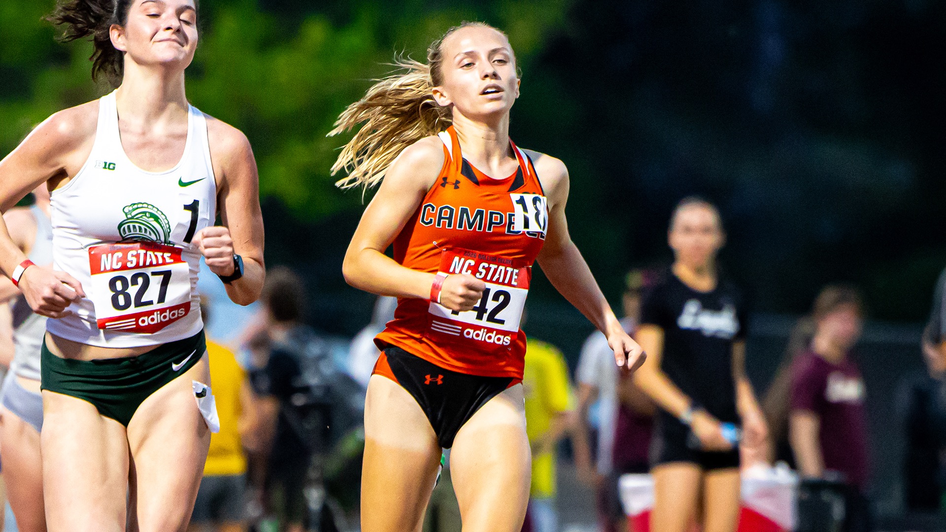 Emily Pierce running in the Duke Twilight meet
