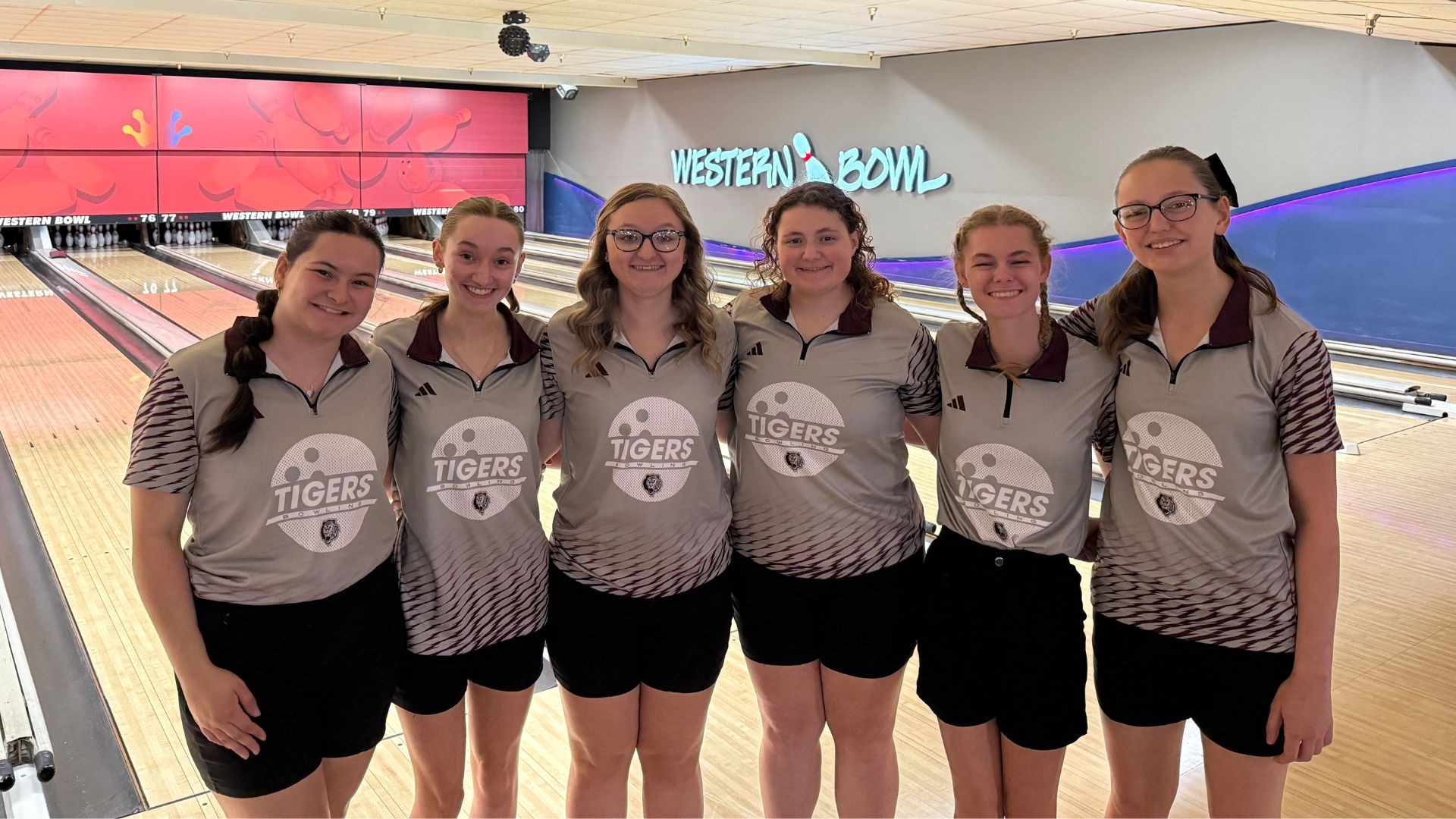 men & women bowling story 101425
