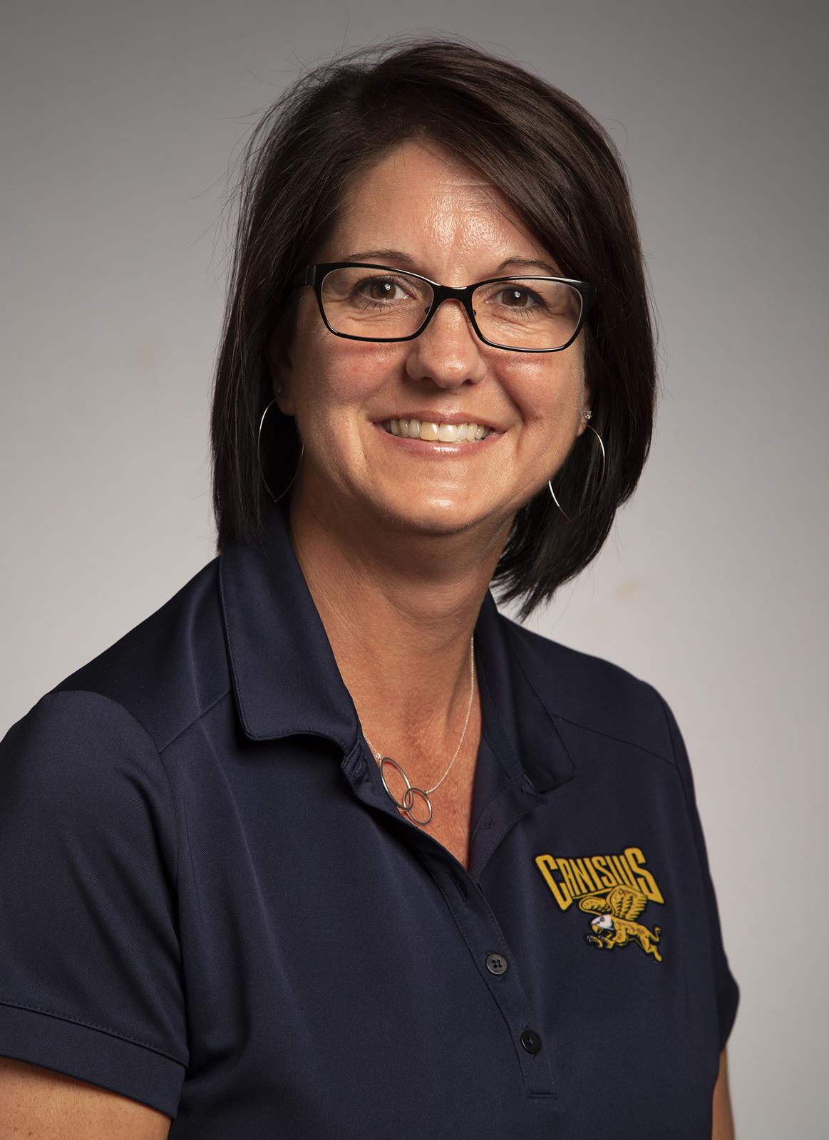 Hennessey_Laurie 2019 headshot