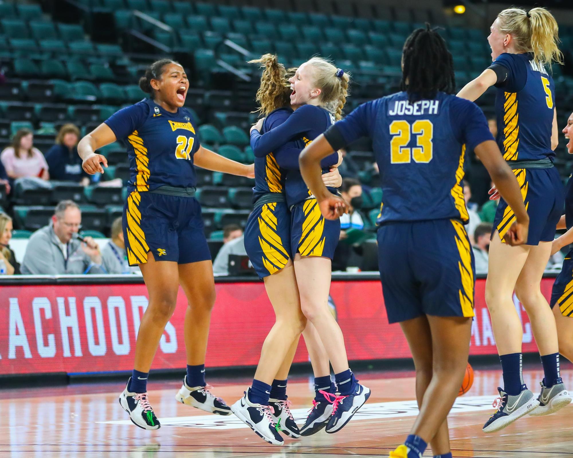 Women’s Basketball Advances With Win Over Monmouth in MAAC Championship