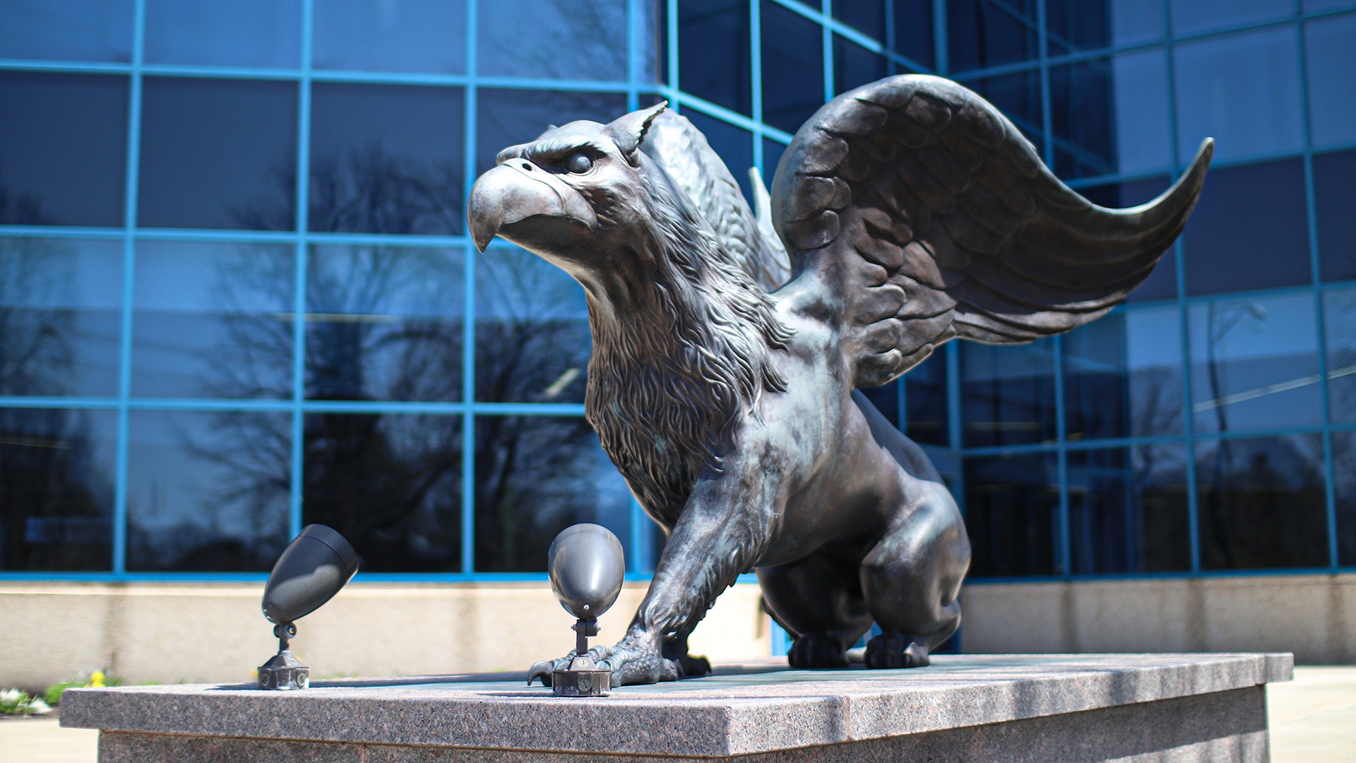 Photo of the Petey Statue outside of Science Hall on the Canisius College Campus