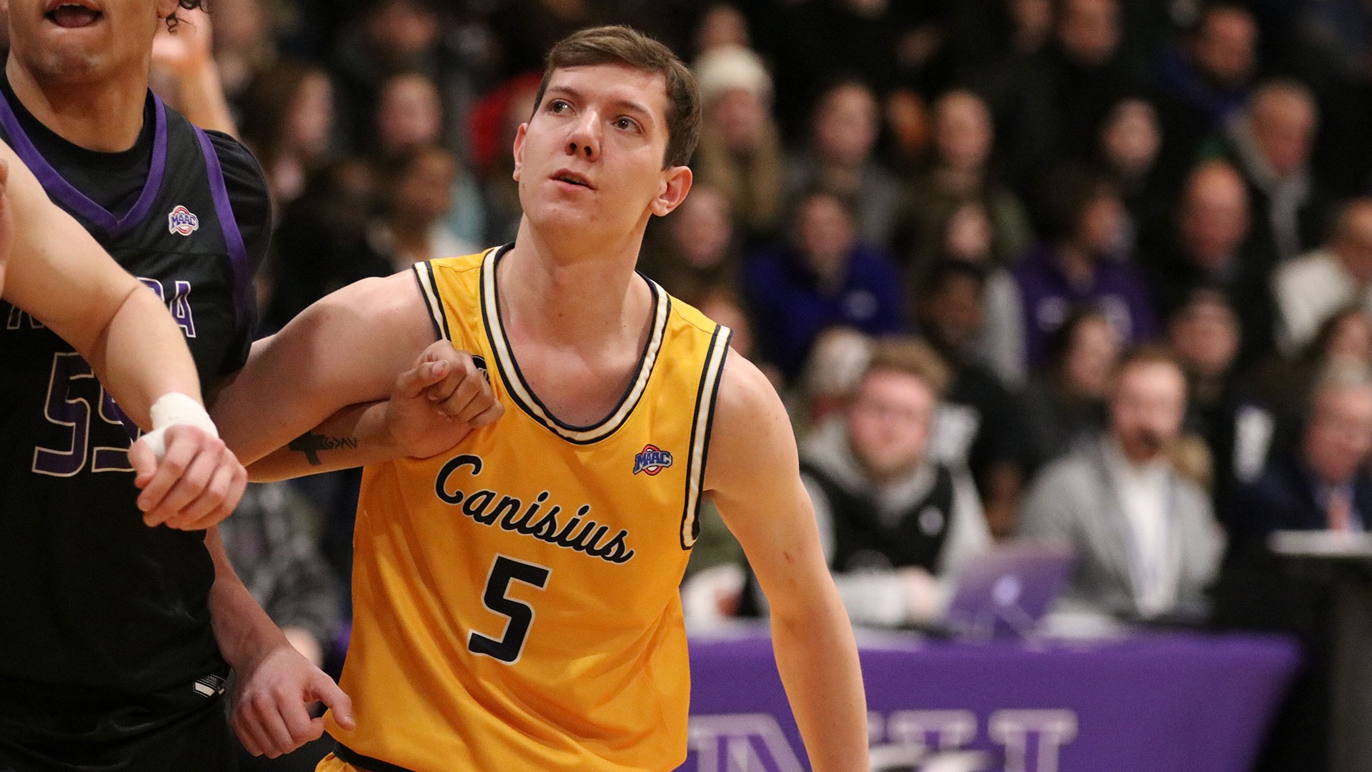 Niagara Races Back to Defeat Men’s Basketball - Canisius University