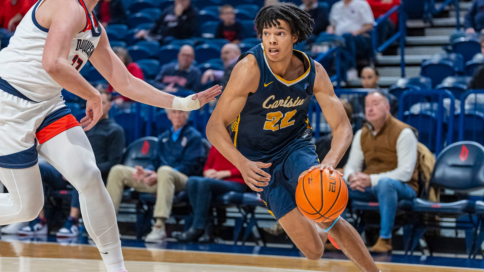 Brendan Oliver drives to the basket in the first half of a road game at Duquesne on Dec. 22, 2025.