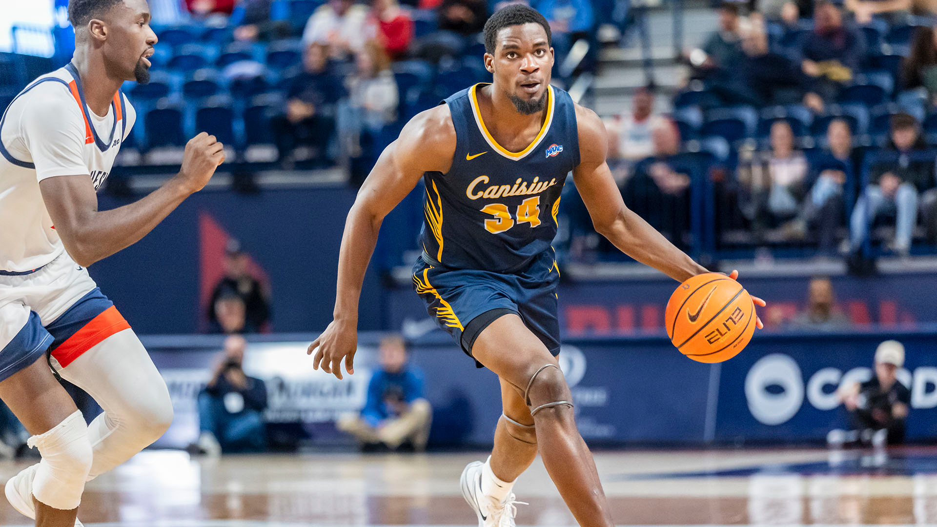 King Ijeoma works toward the basket in the first half of a road game at Duquesne on Dec. 22, 2025.