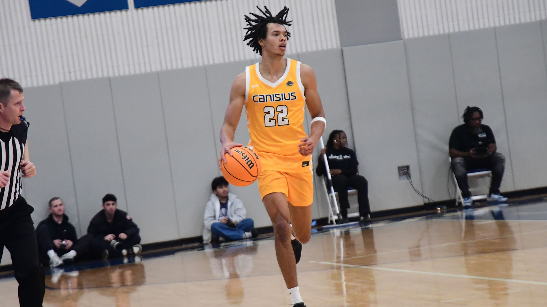 Brendan Oliver brings the ball up the floor in the first half of a game at Saint Peter's Dec. 5, 2025