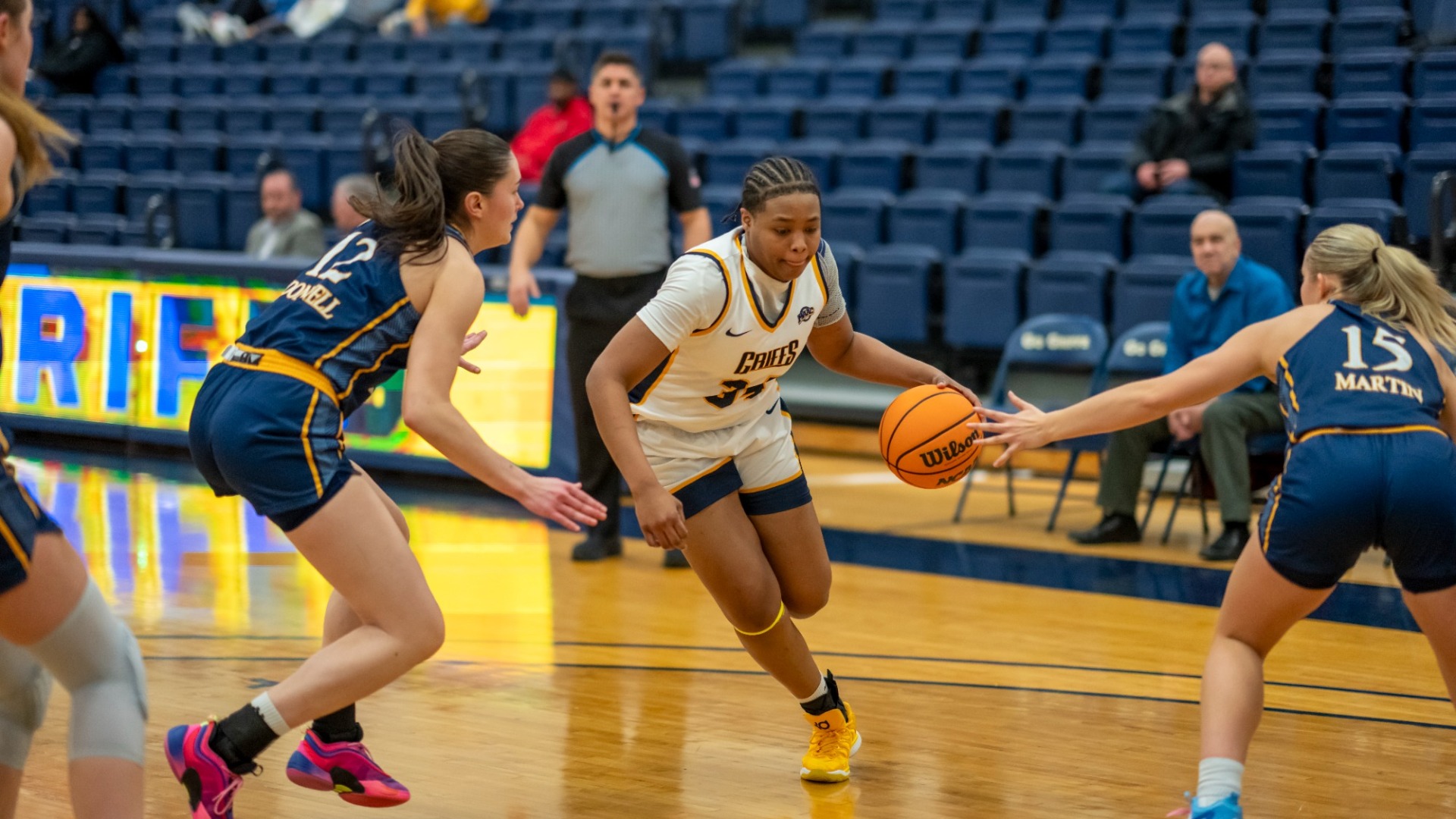 Shariah Gailes driving to the basket against Quinnipiac