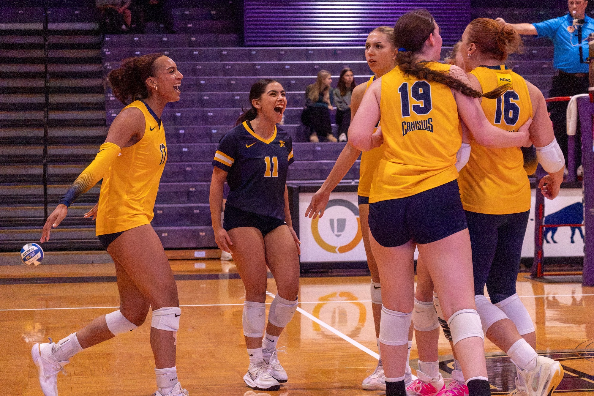 Canisius Celebrates Point Against Niagara