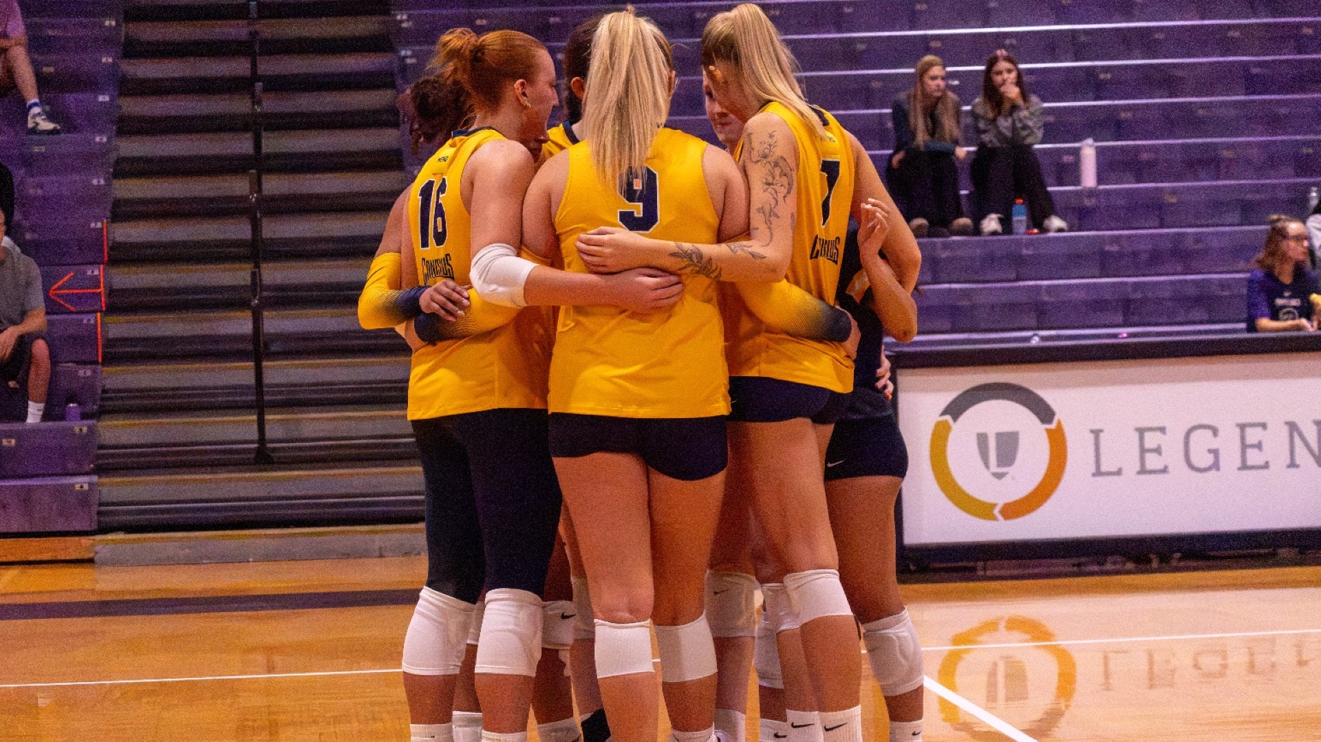 Team Huddles Against Niagara