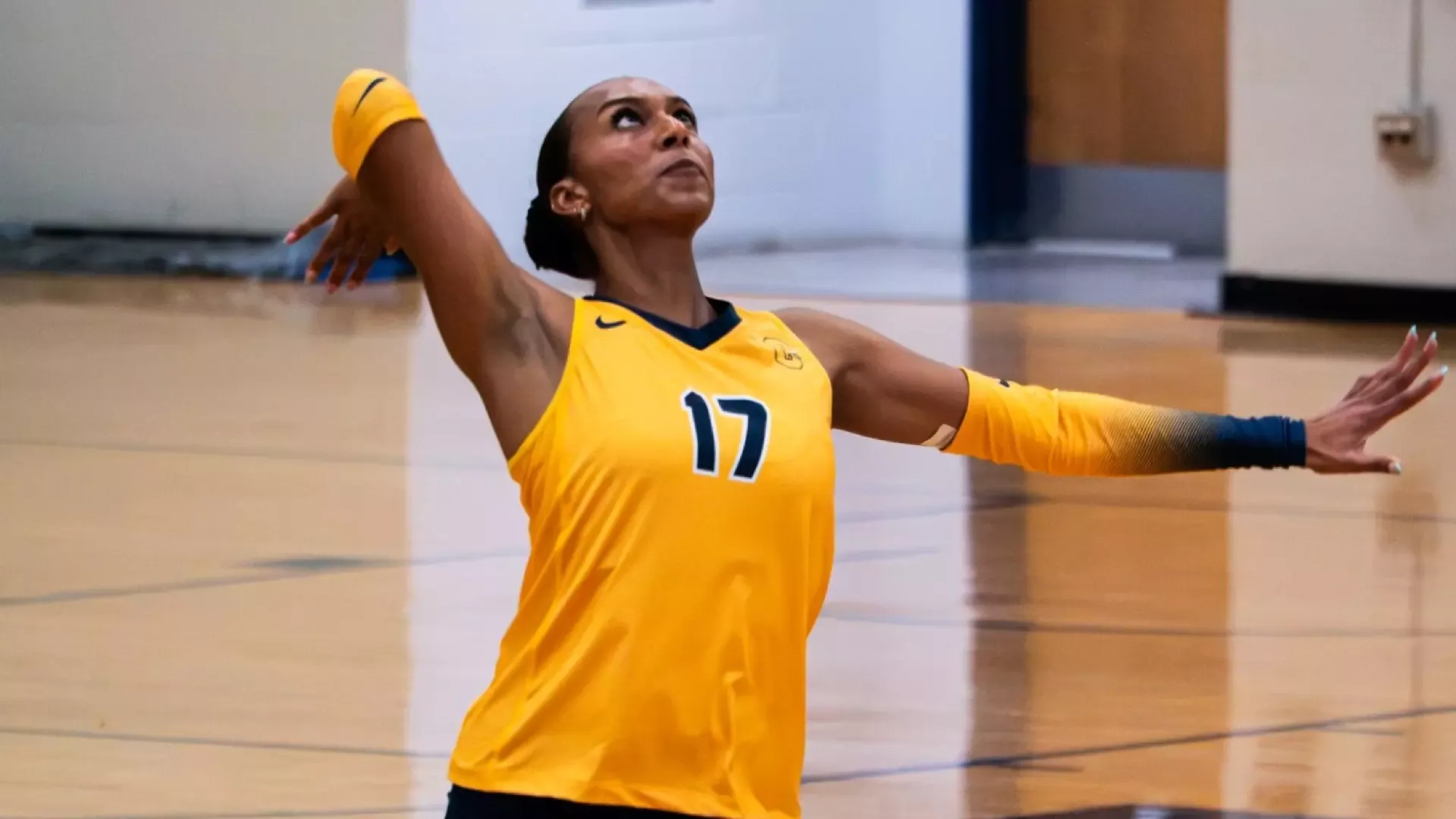 Azoria Davis Servering to Daemen