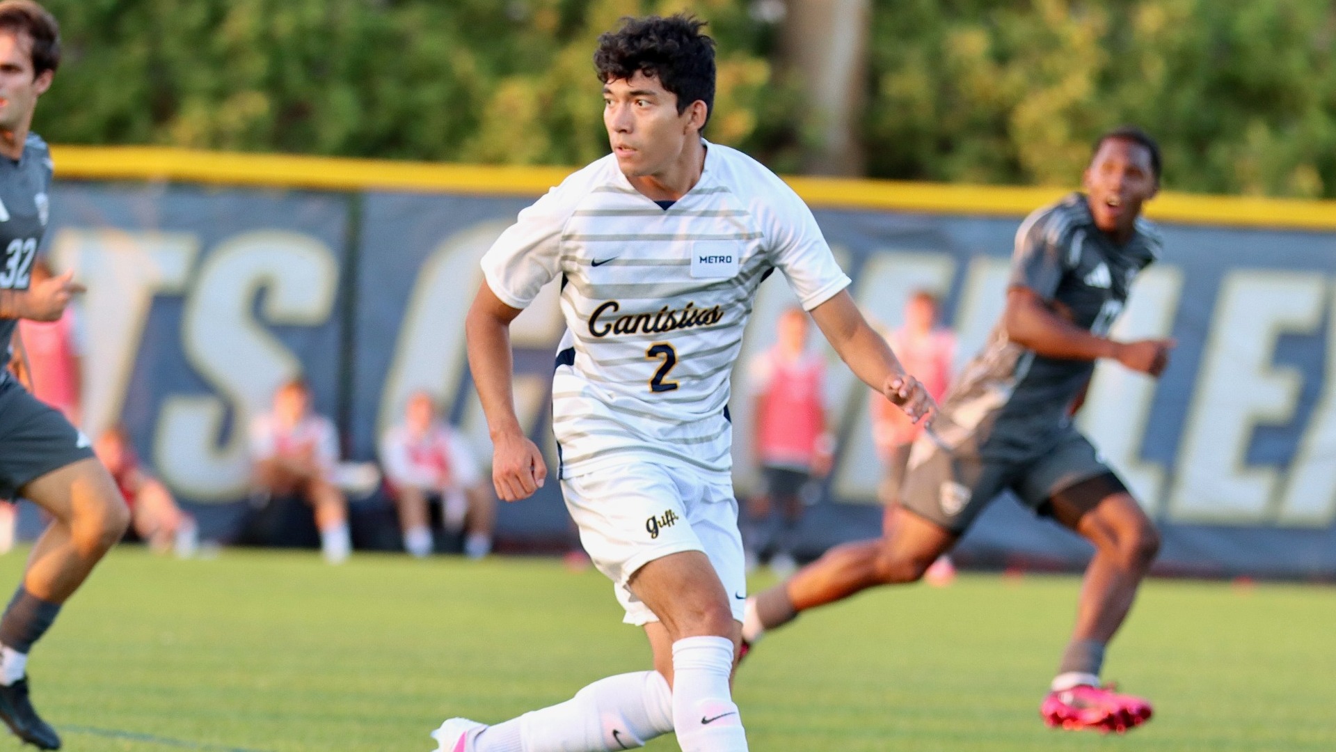 Gael Arceo game action vs. St. Bonaventure