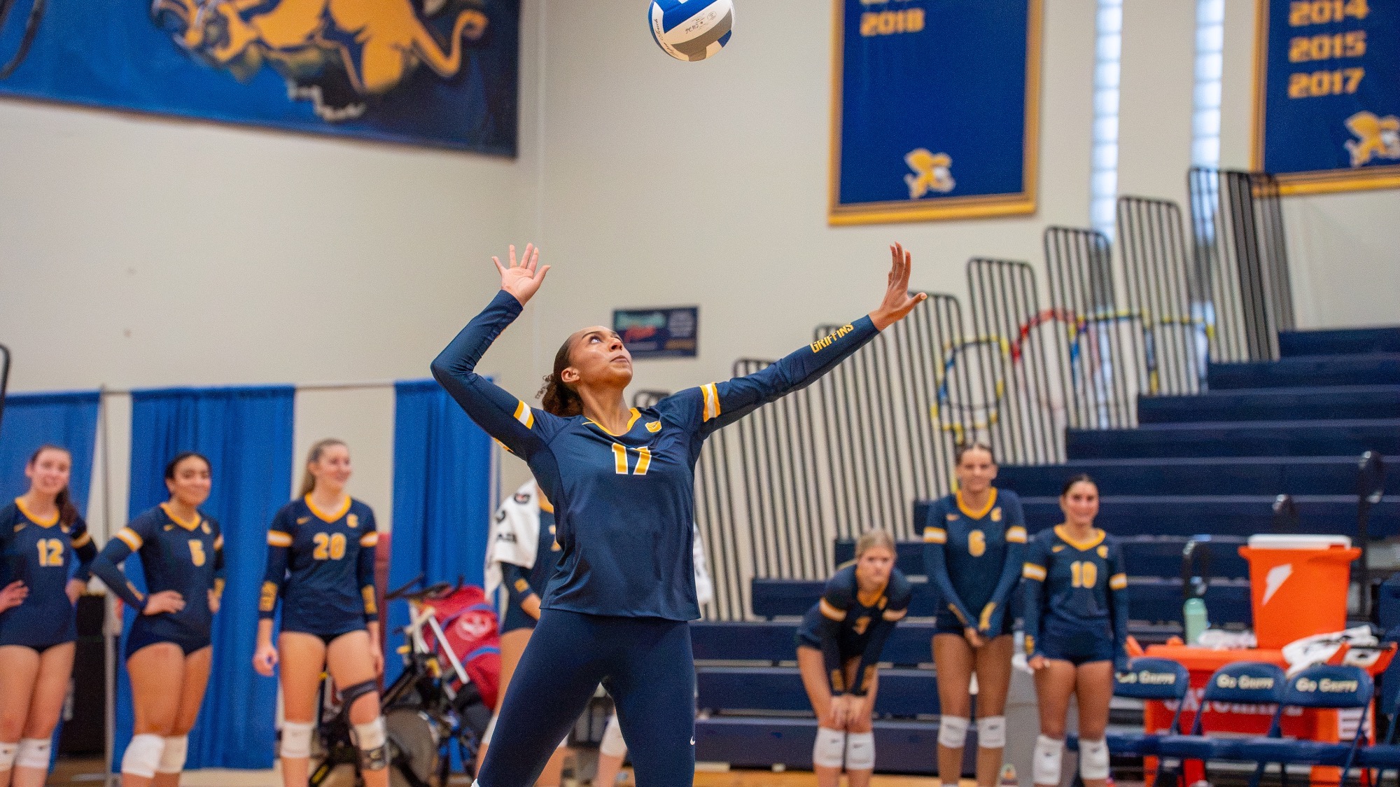 Azoria Davis Sends a Serve to Valpo