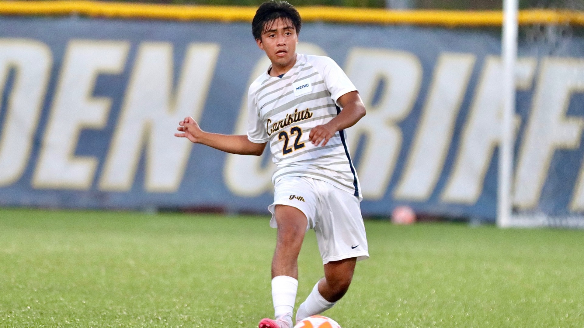 Larry Jimenez game action vs Cleveland St.