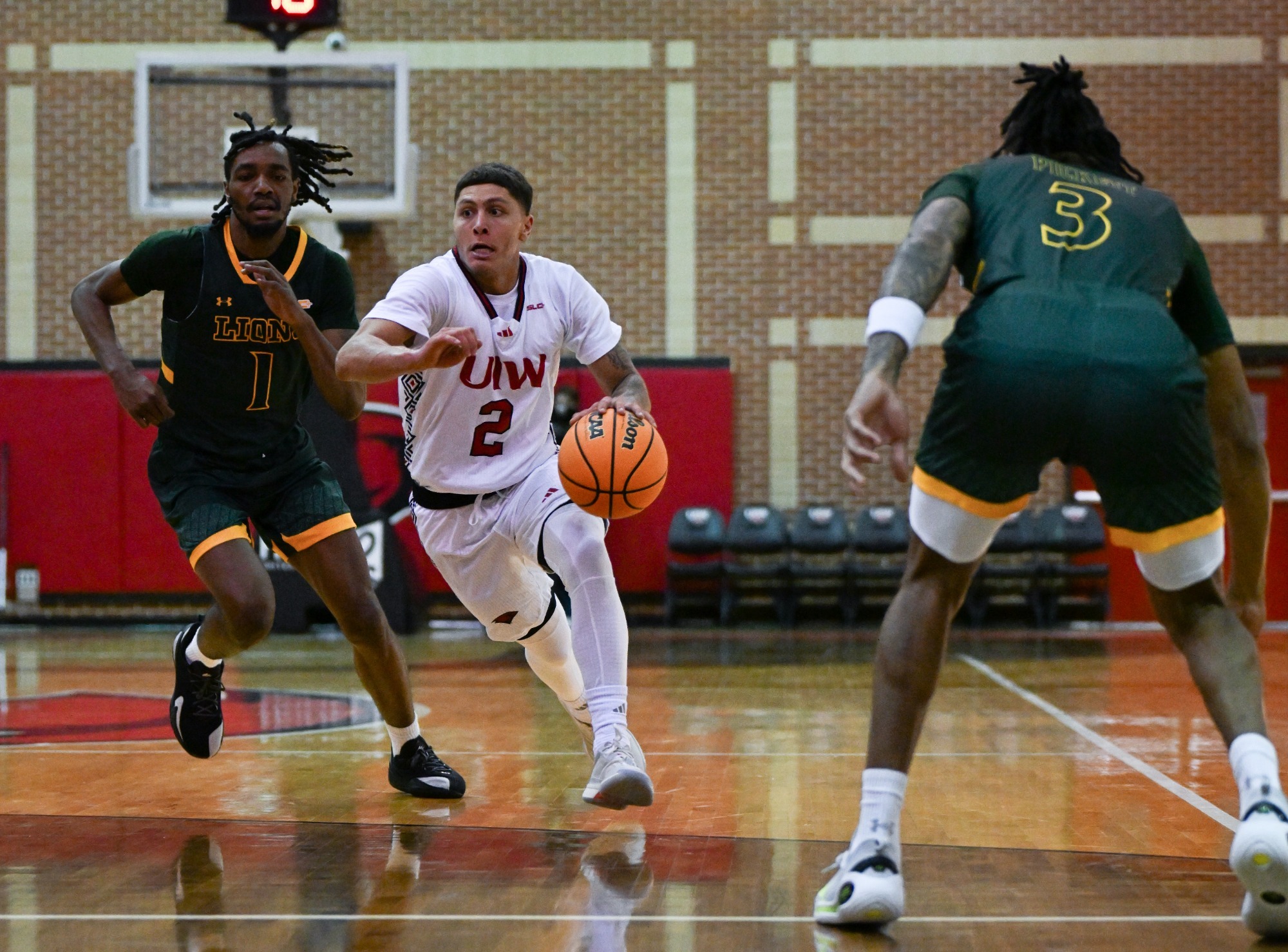 Tahj dribbling vs SLU