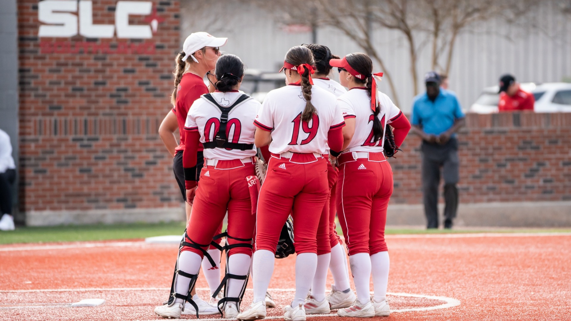 Softball circle huddle 