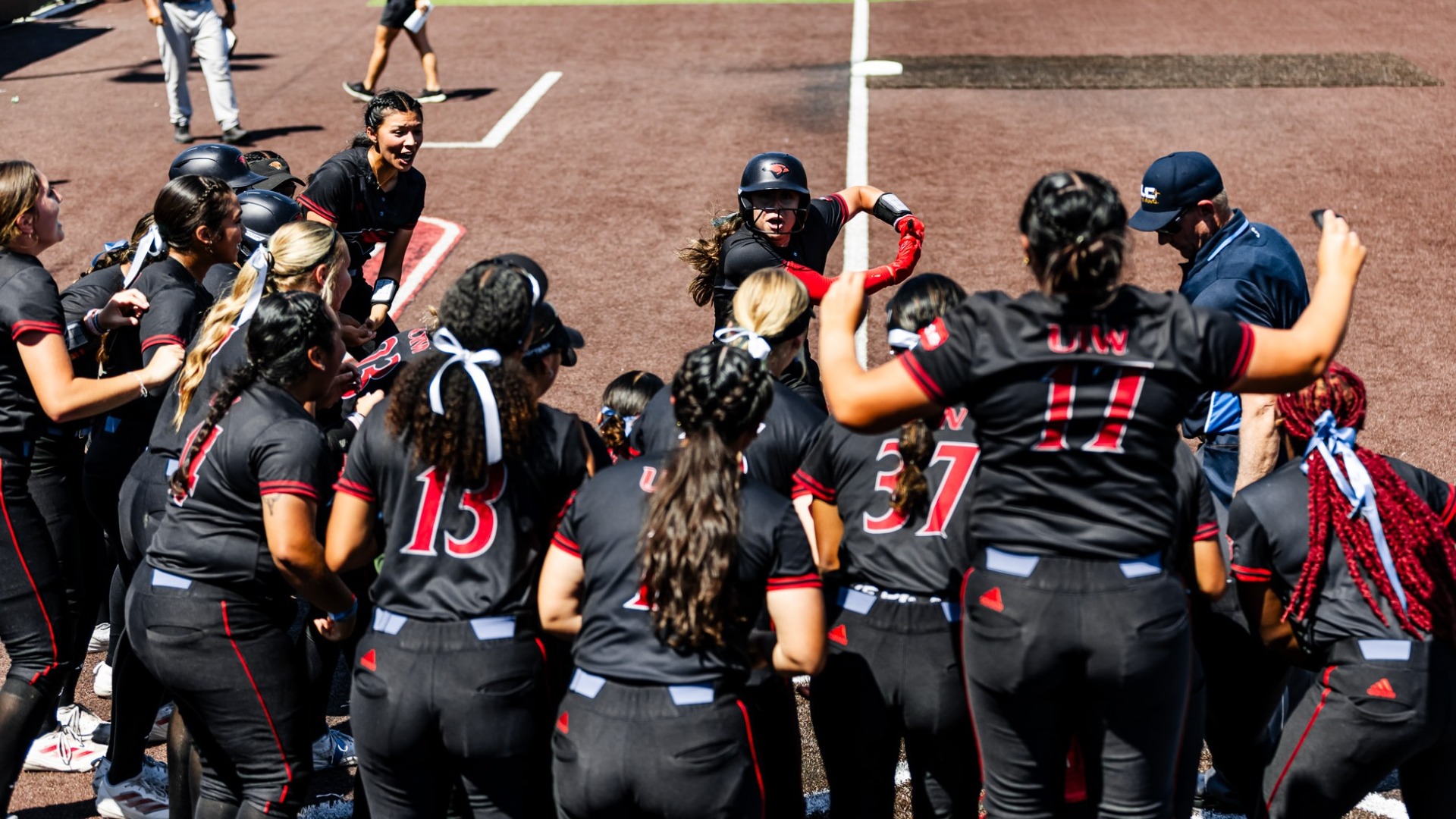 Vic Walk off celebration 