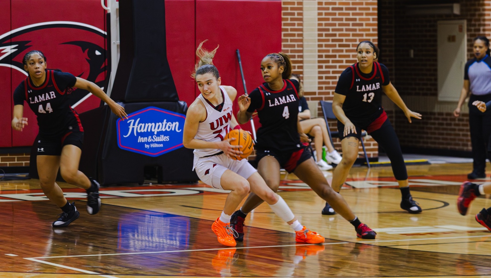 Jorja Elliott vs Lamar