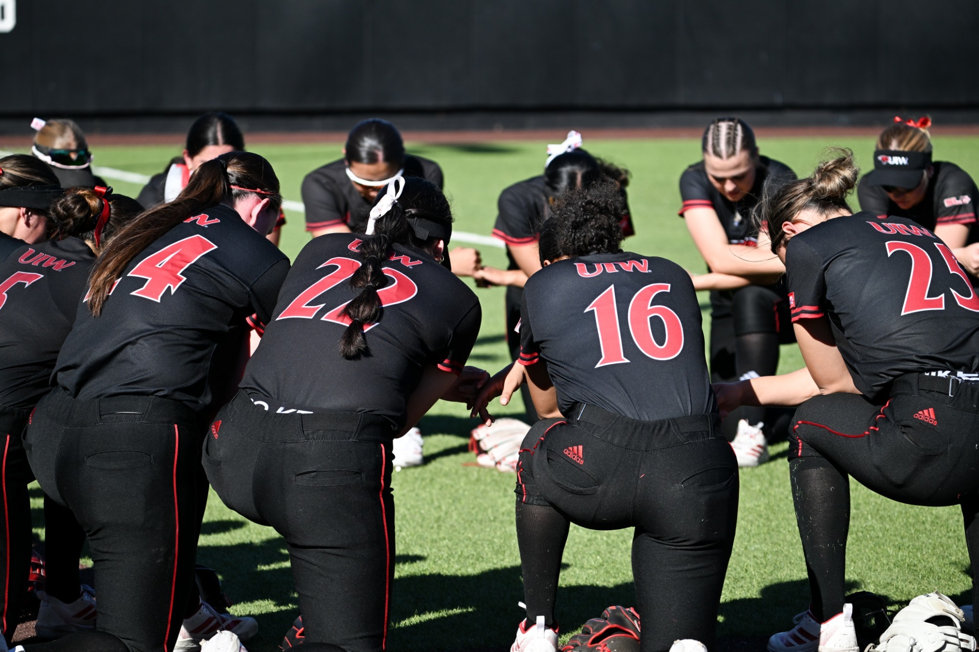 Softball huddle pray