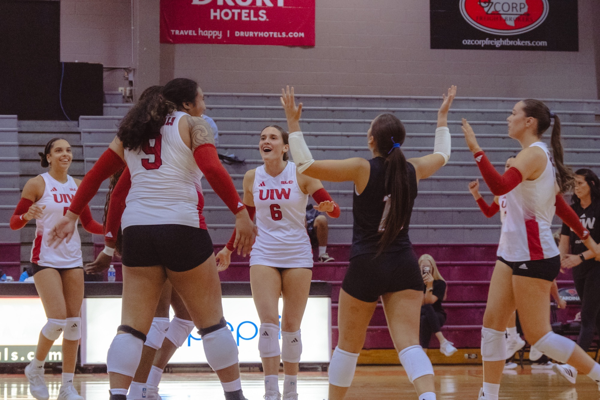 UIW Volleyball celebrates at home