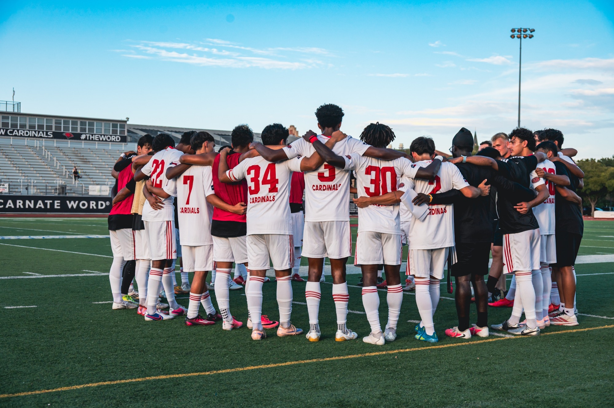 Men's soccer huddles at home against OLLU