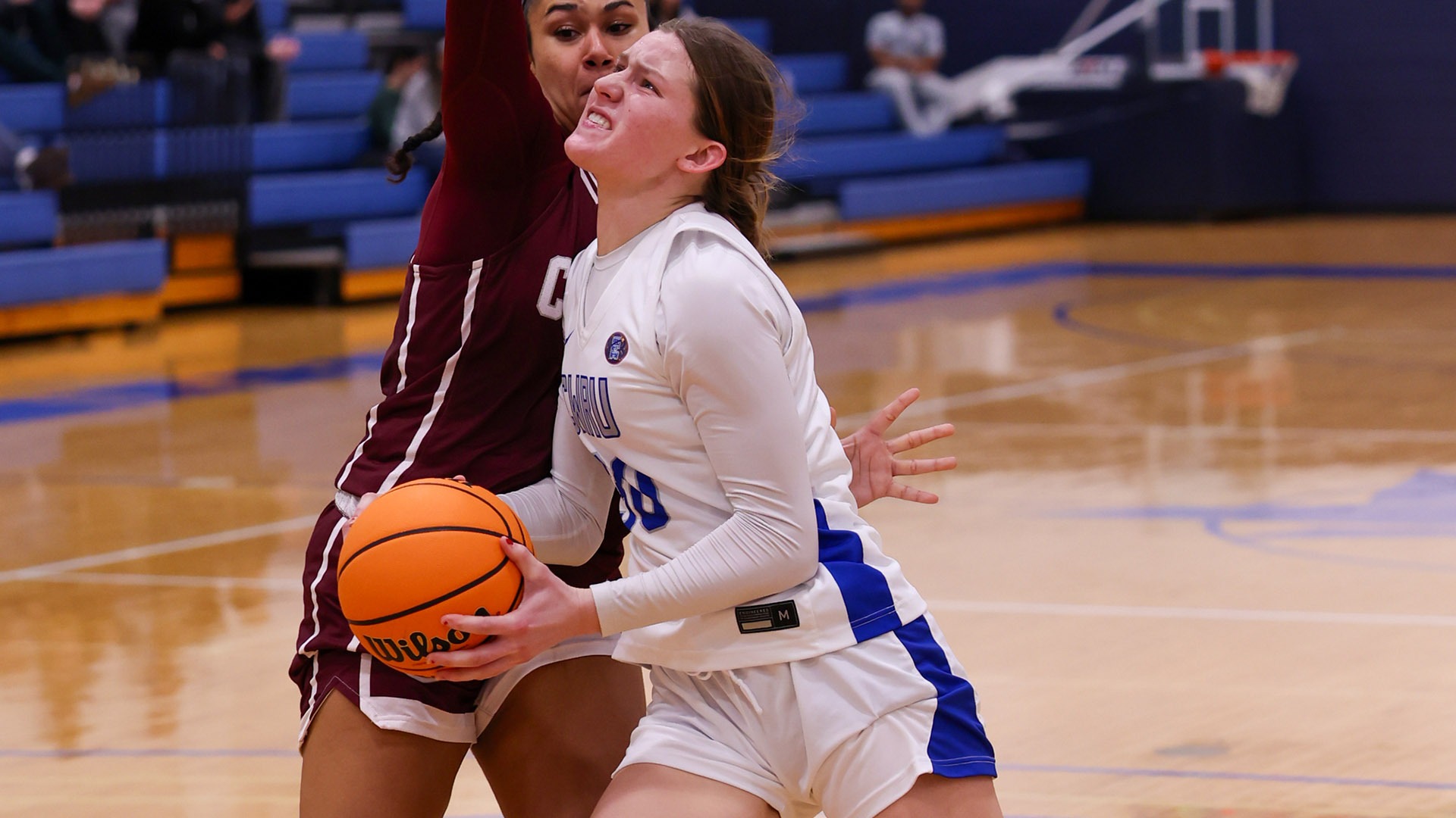 Maura Schorr driving to the hoop against a Chicago player