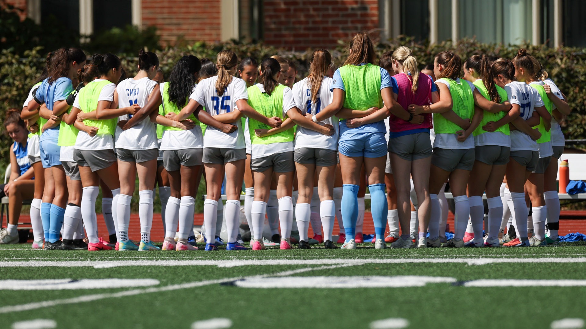 The CWRU women's soccer team in a very large huddle