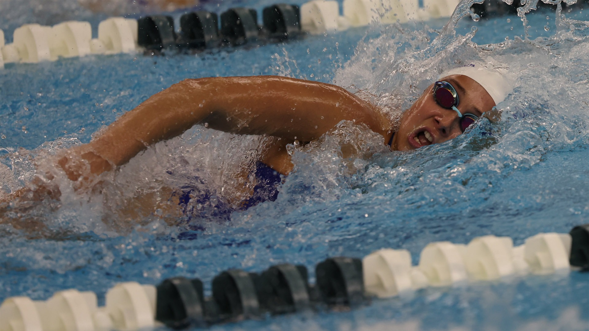 Marina Oria swimming the freestyle