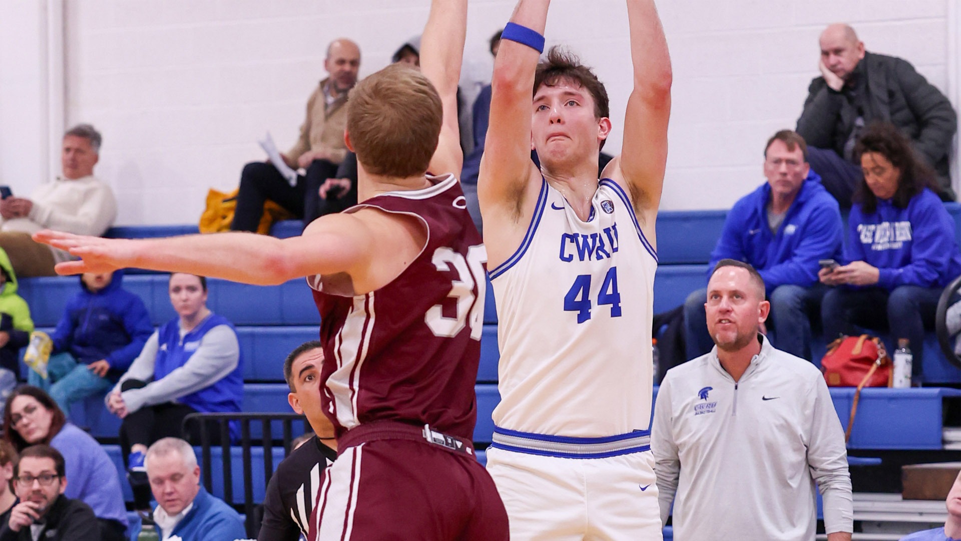 Andrew Fox going up for a jumper against Chicago