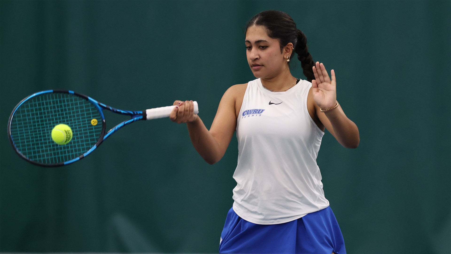 Trisha Vellanki hitting a forehanded tennis shot