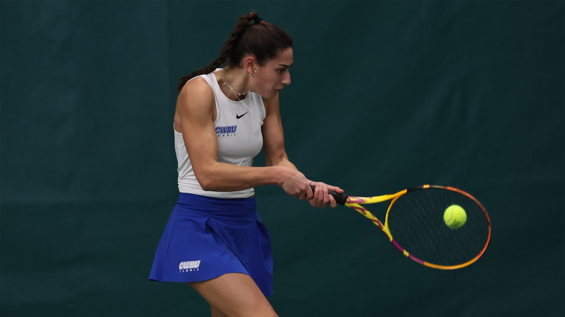 Ellior Rose hitting a backhanded shot in 2026