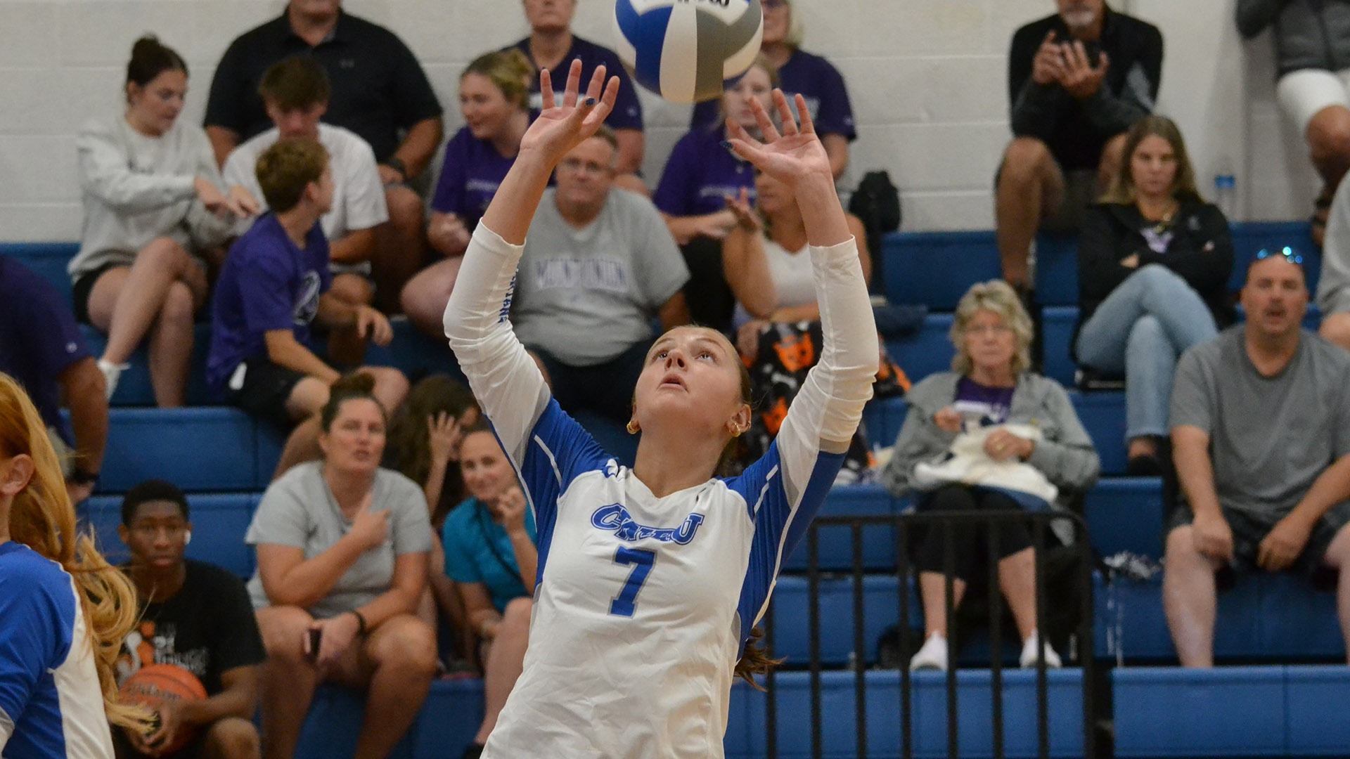 Piper Starling setting the ball against Mount Union