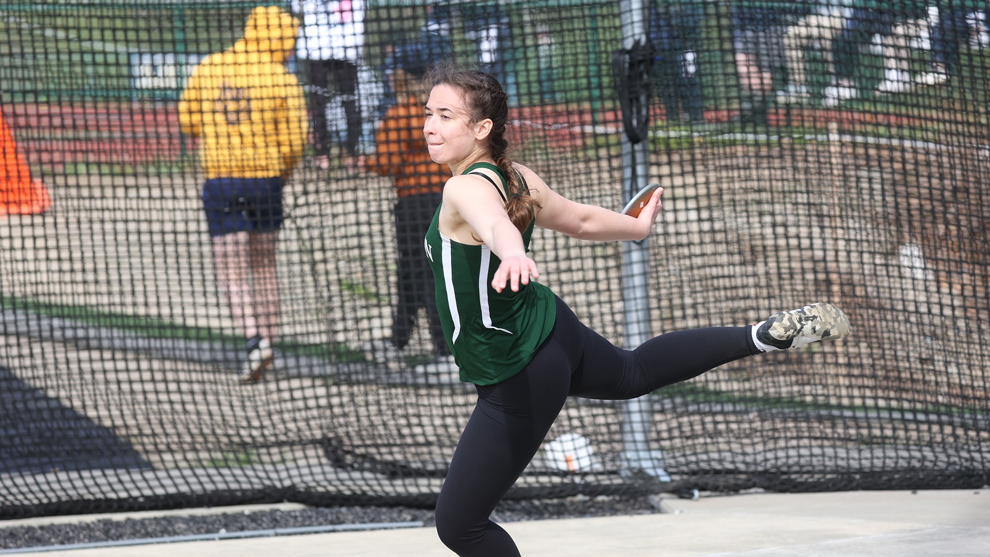 Katelyn Yerdon tossing the disc