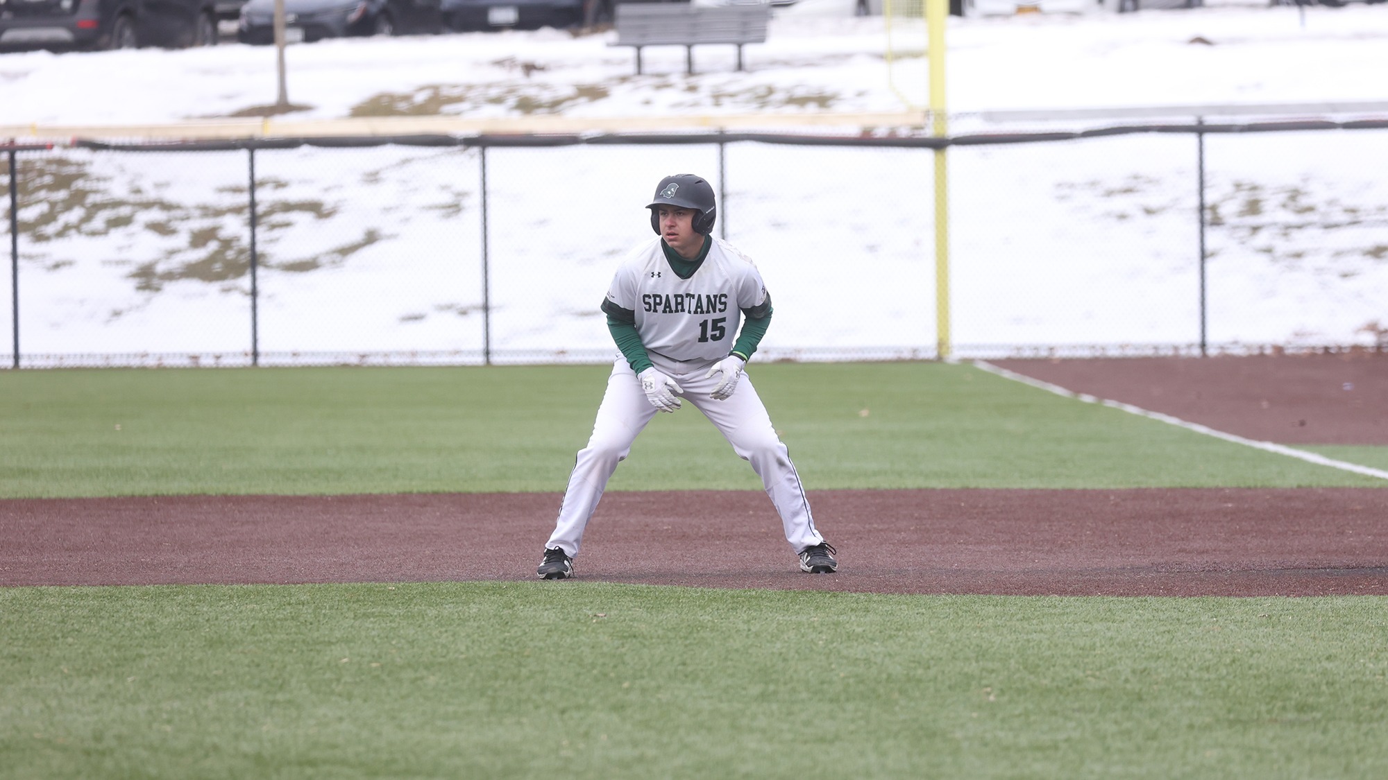 Josh Misiaszek waiting to steal a base from first