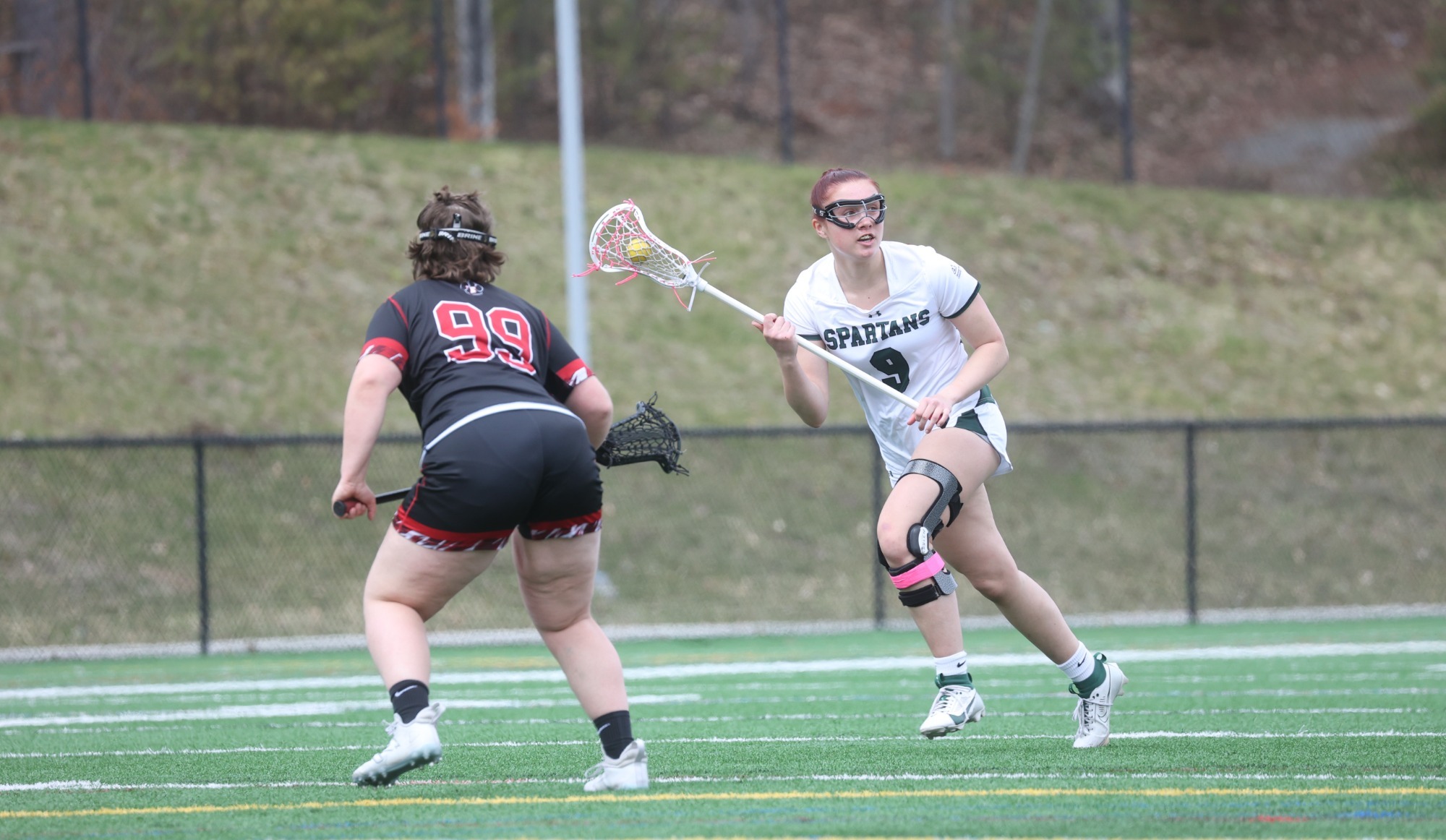 Renny Cota drives against defender