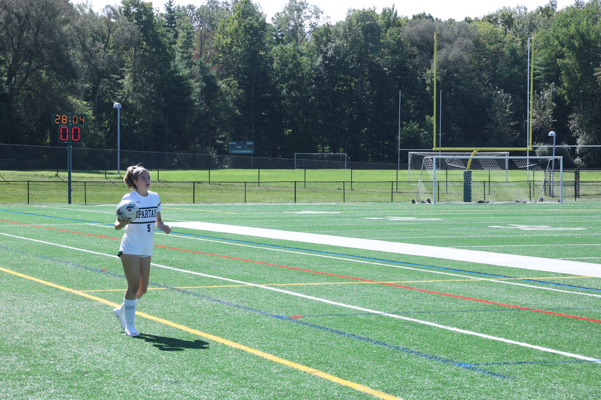 Hannah Best making a throw in up the sideline