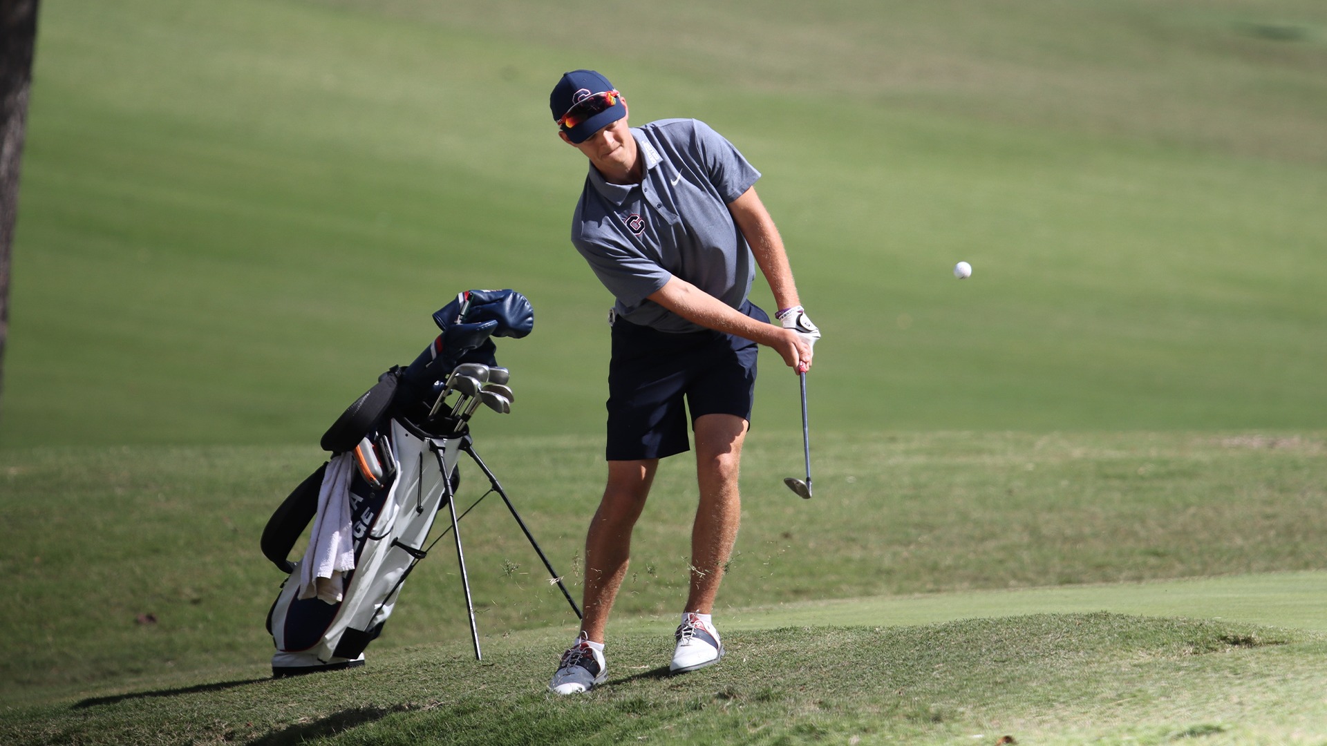 Alec Barker chipping at The Rendleman