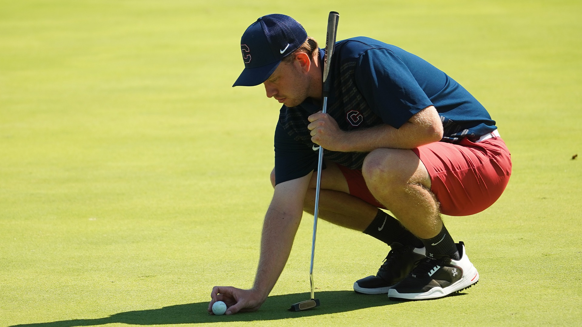 Allan Lockwood lining up a putt at The Rendleman