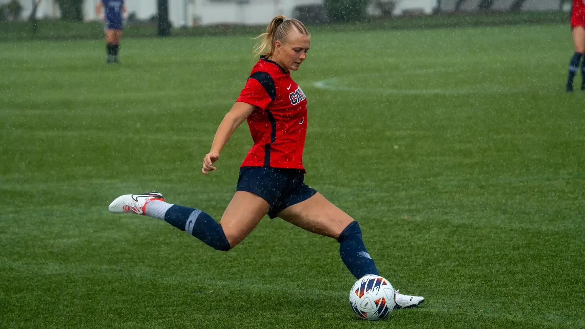 Lucy Hack attempting to strike the ball at Florida Tech