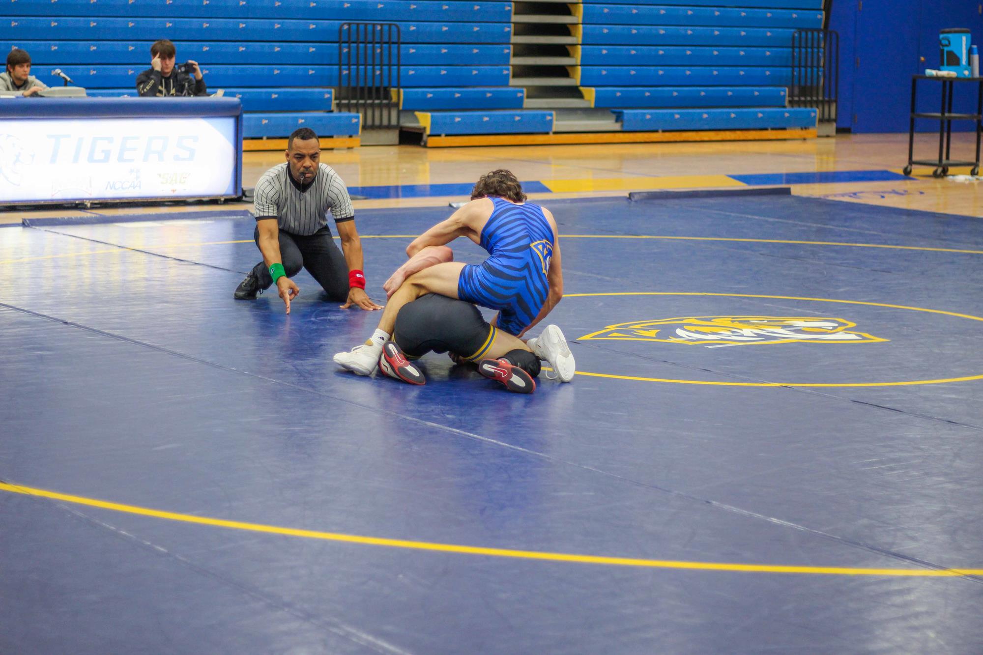 Wrestling Falcon Invite Men