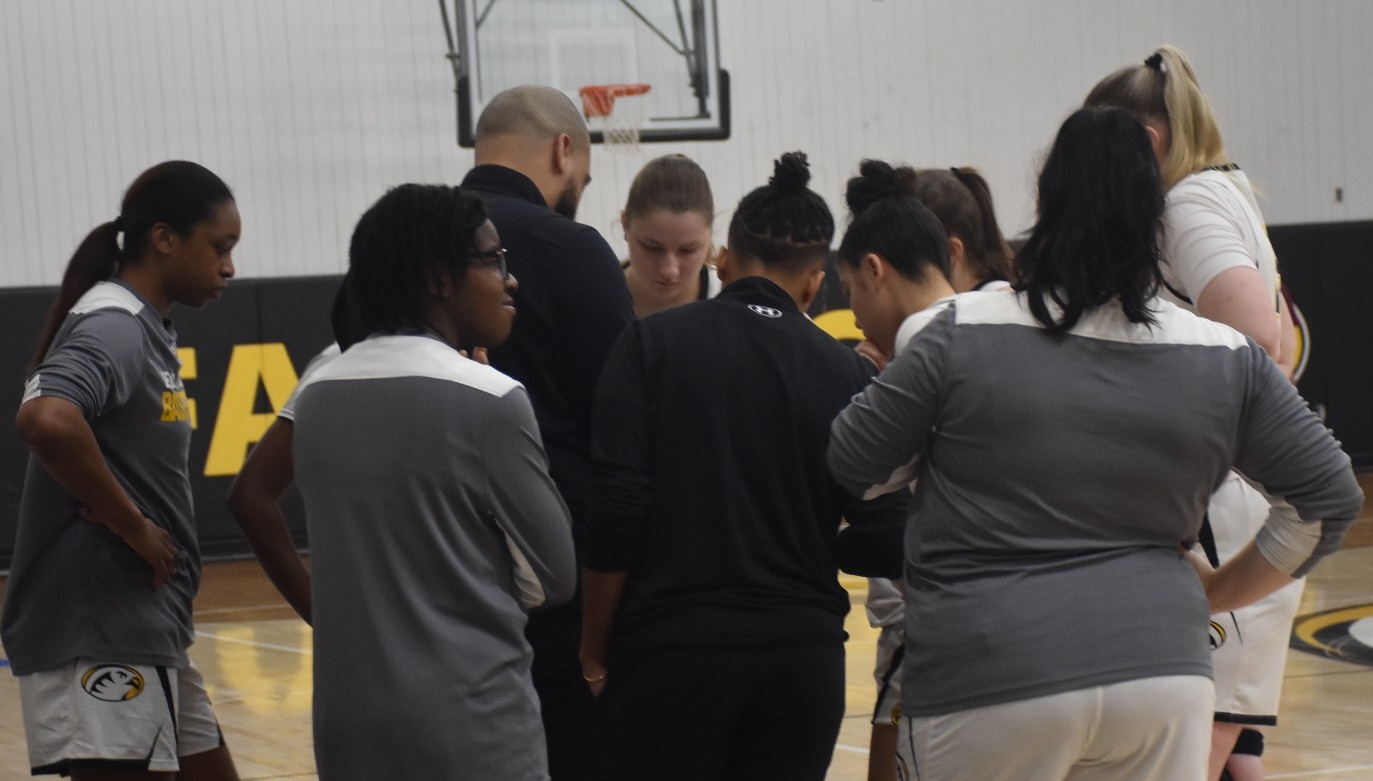 Basketball Edged By Bryn Athyn, 5754 Cedar Crest College Athletics