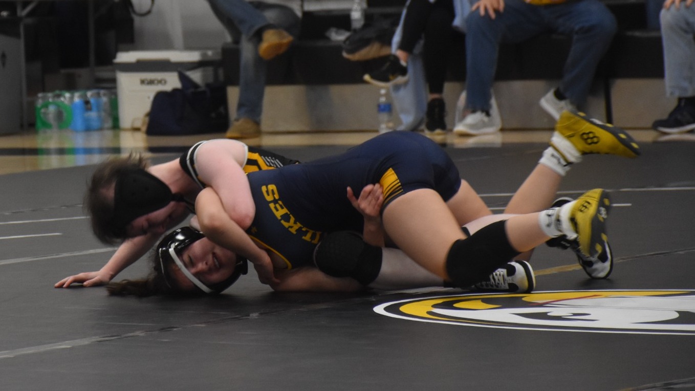 LopesWrestlingAction2526