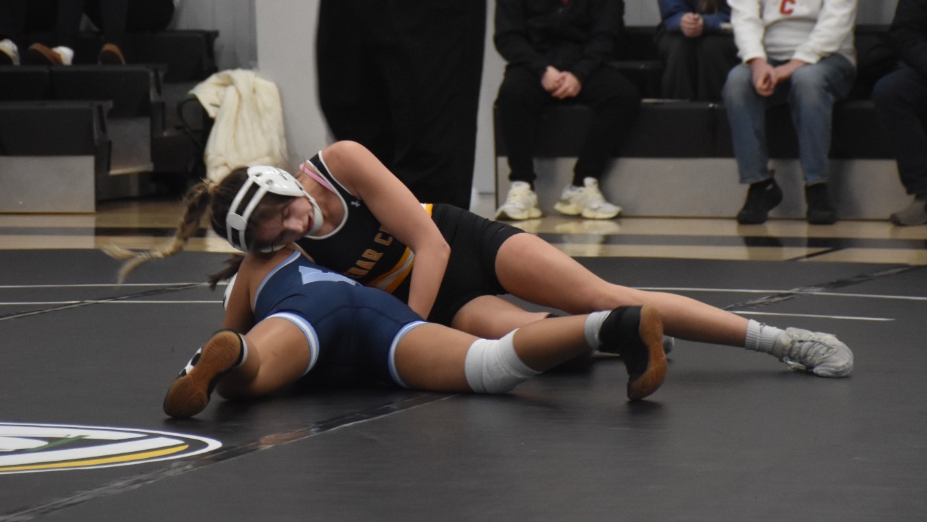 BibeauWrestlingAction2526