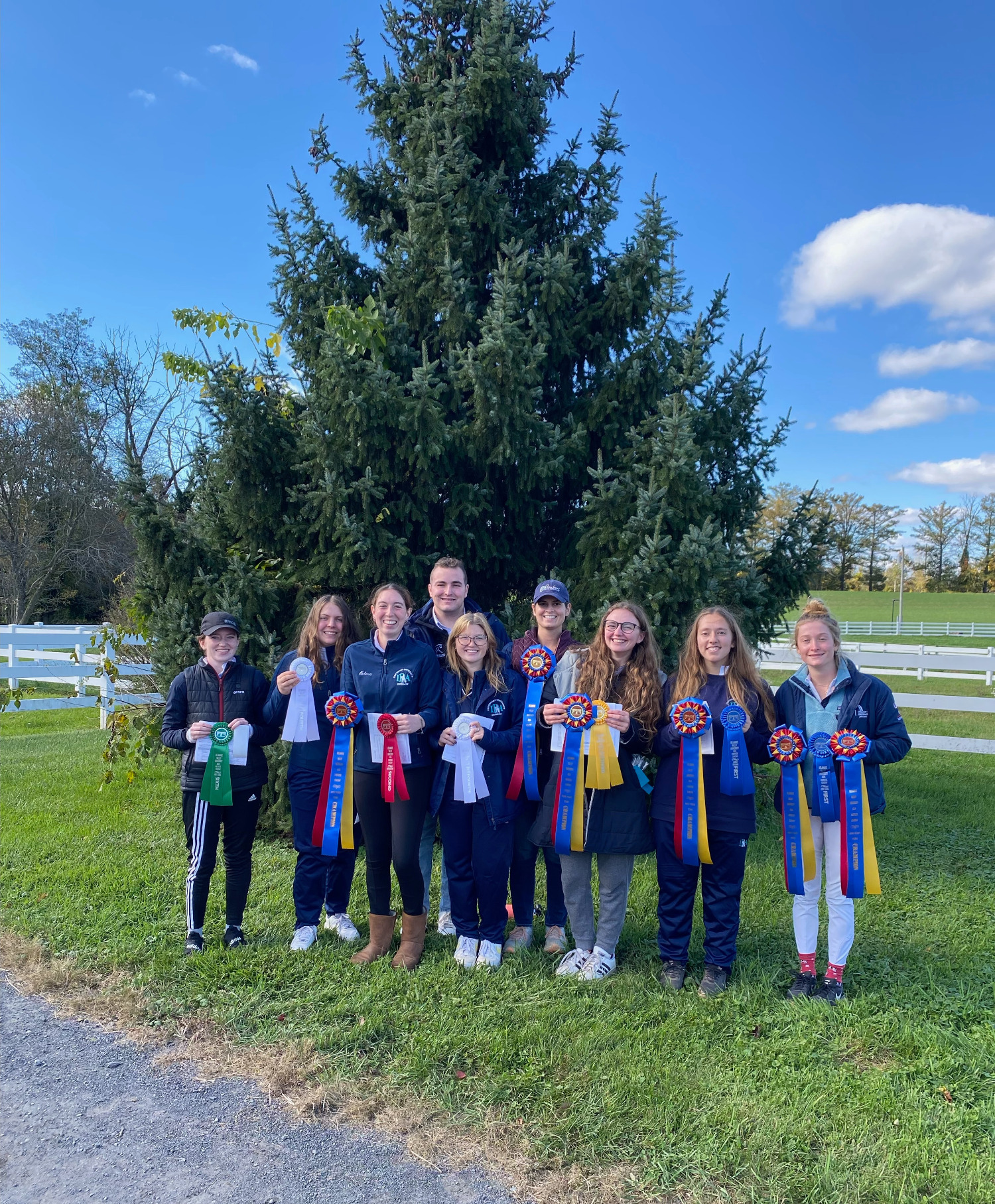 FA2023 IDA team riders with their ribbons in front of a tree