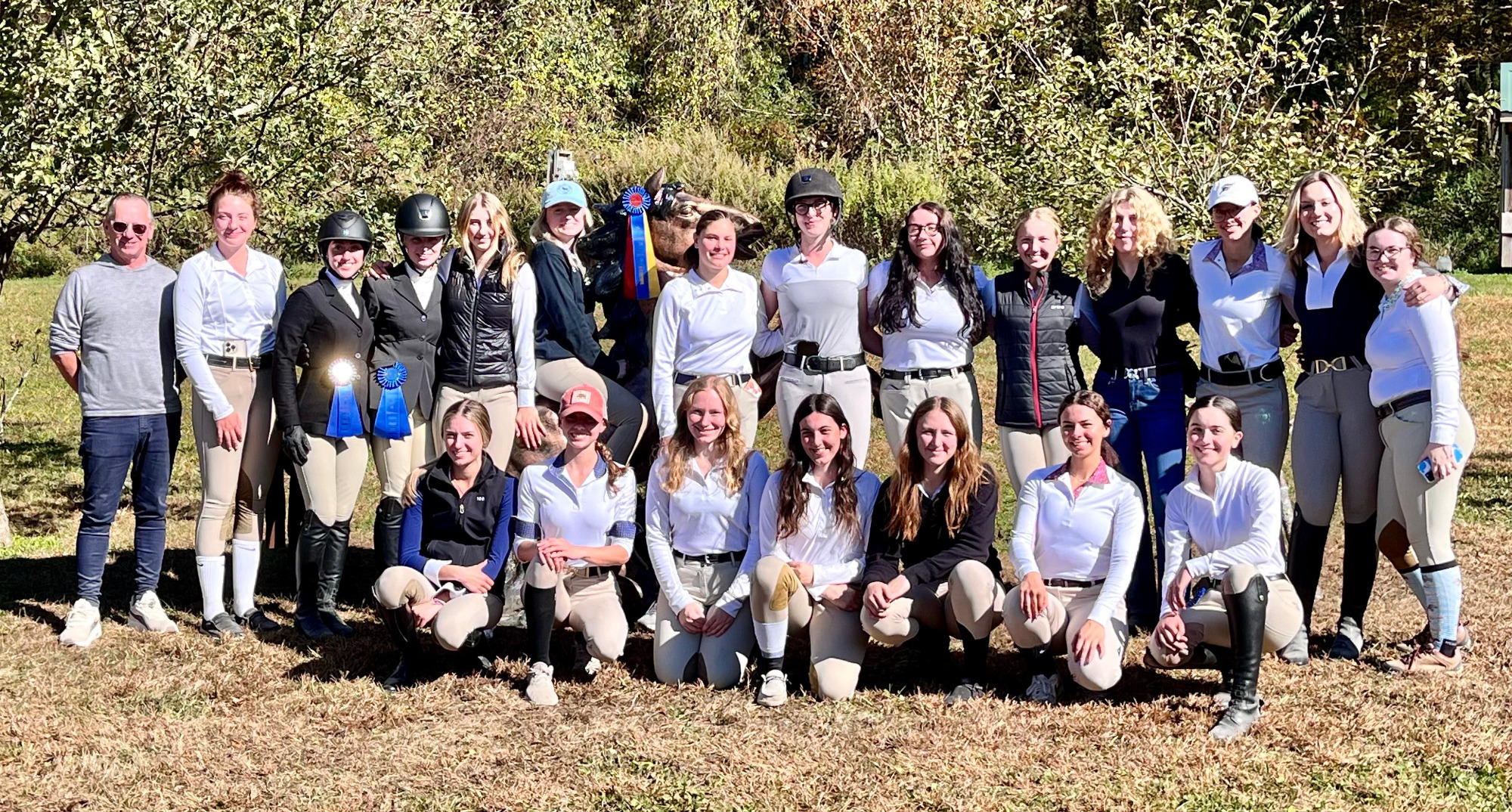 Group photo of 24-25 IHSA riders and coaches at Meadowcreek Farm