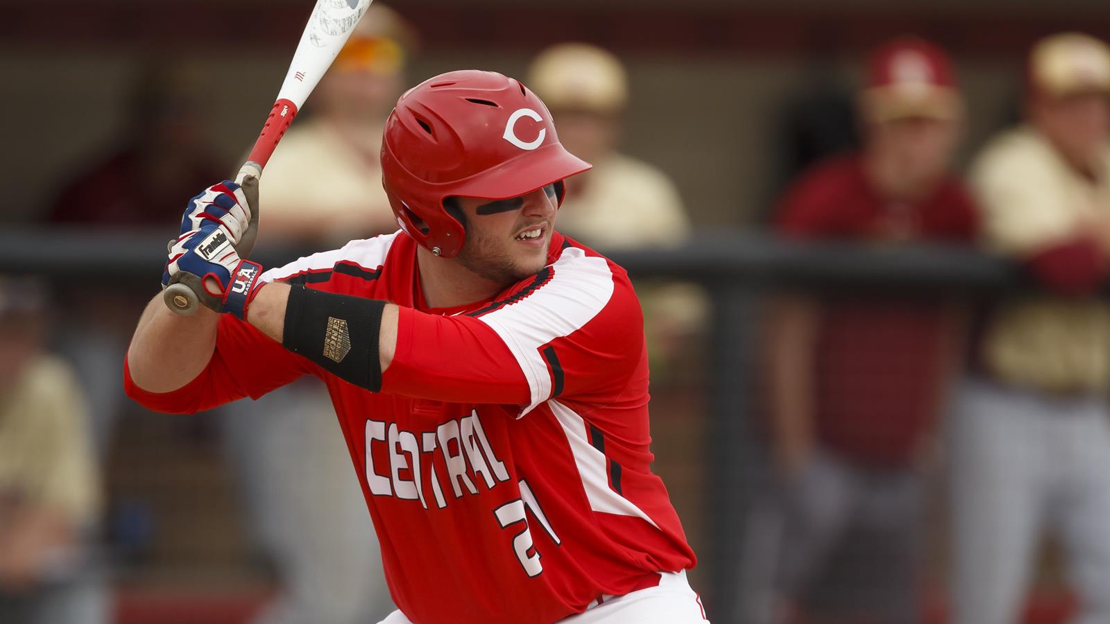 Extrabase hits key in Dutch baseball win Central College Athletics